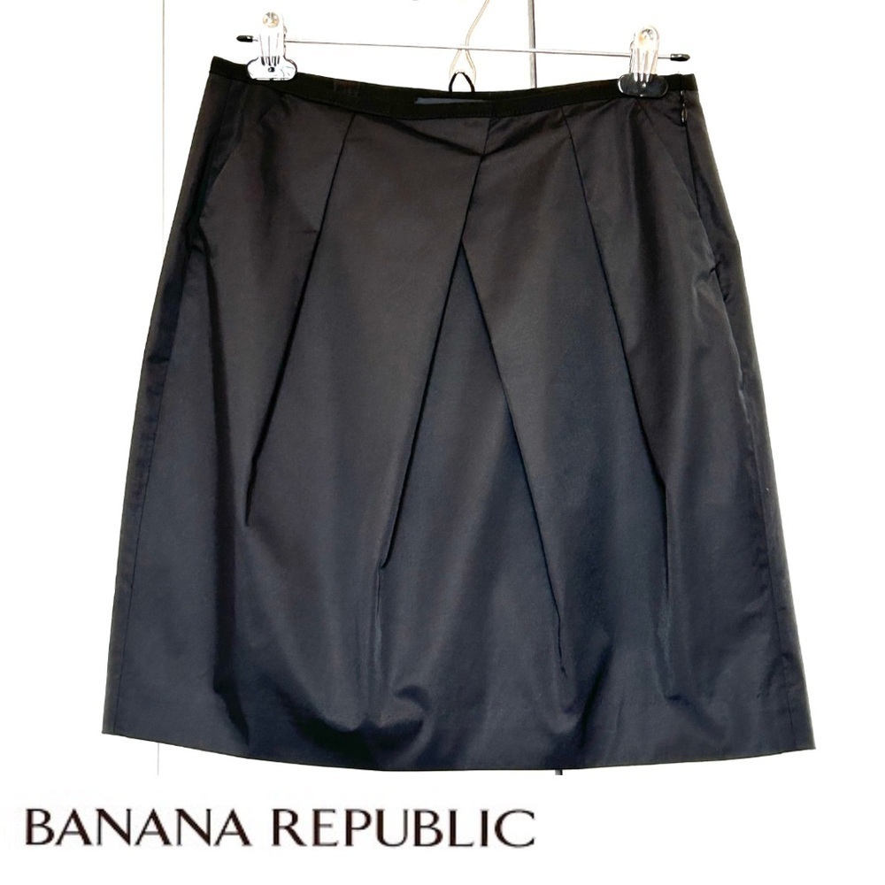 Banana Republic Pleated Bubble Hem Mini Skirt Size 2